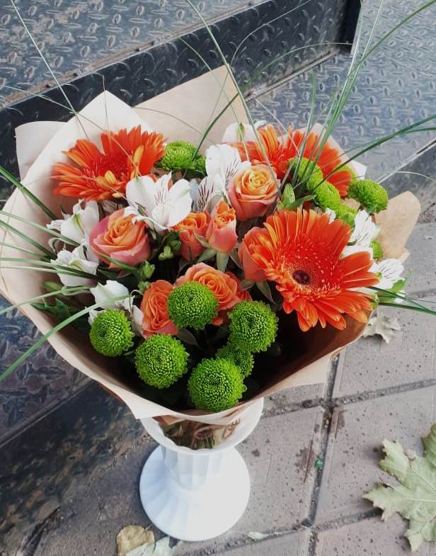 Букет цветов из: Герберы, Хризантемы, Альстромерии и Розы в Бытошь