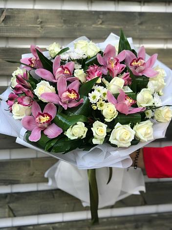 Букет цветов из: Розы и Хризантемы в Бытошь