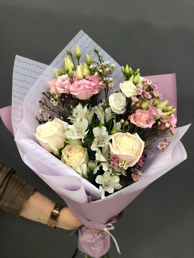 Букет цветов из: Альстромерии, Розы и Лизиантусы в Бытошь