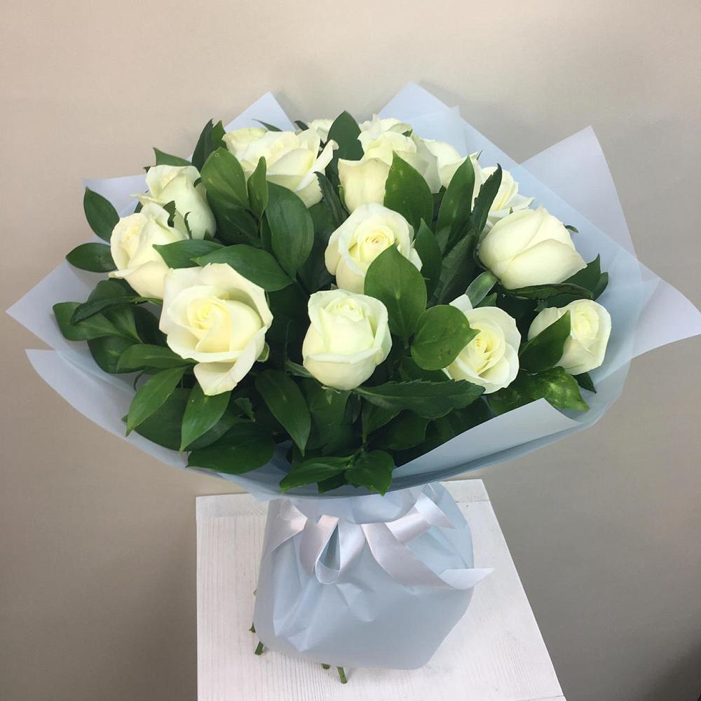 Букет 15 Белых роз Проуд в Бытошь