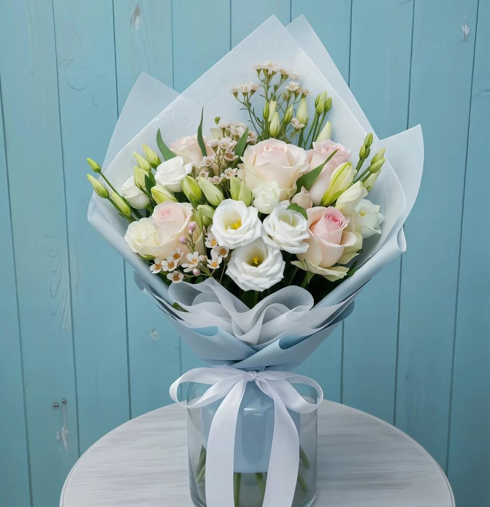 Букет цветов из: Розы и Лизиантусы в Бытошь