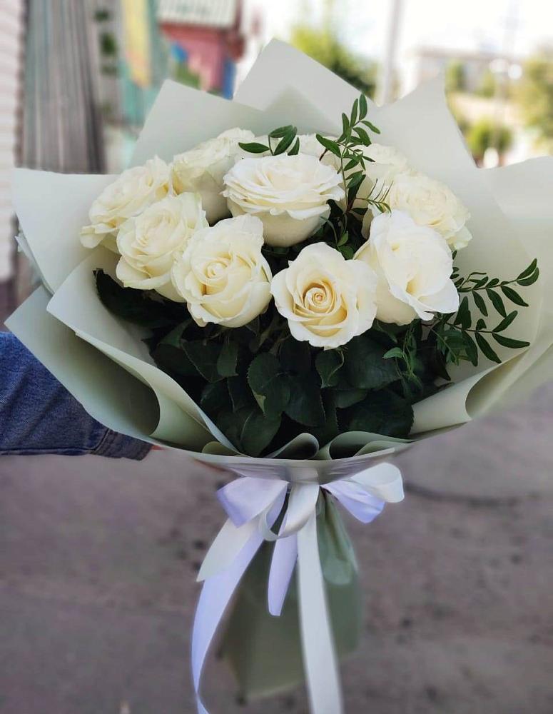 Букет Белые розы Проуд в Бытошь