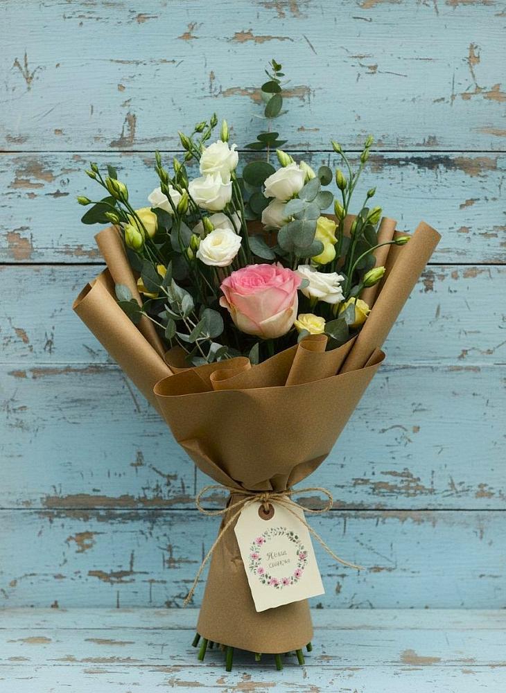 Букет цветов из: Розы и Лизиантусы в Бытошь