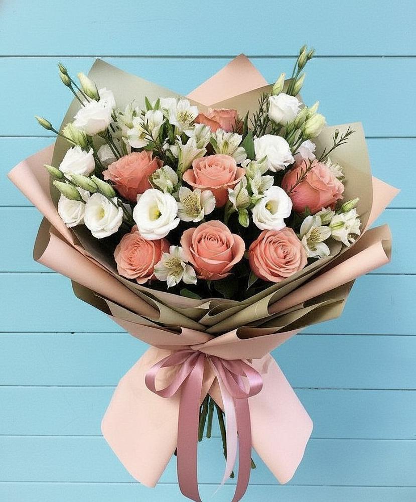 Букет цветов из: Розы, Альстромерии и Лизиантусы в Бытошь