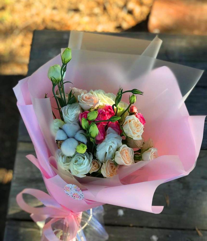 Букет цветов из: Розы и Лизиантусы в Бытошь