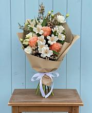 Букет цветов из:  Альстромерии, Лизиантусы, Розы и Хризантемы в Бытошь