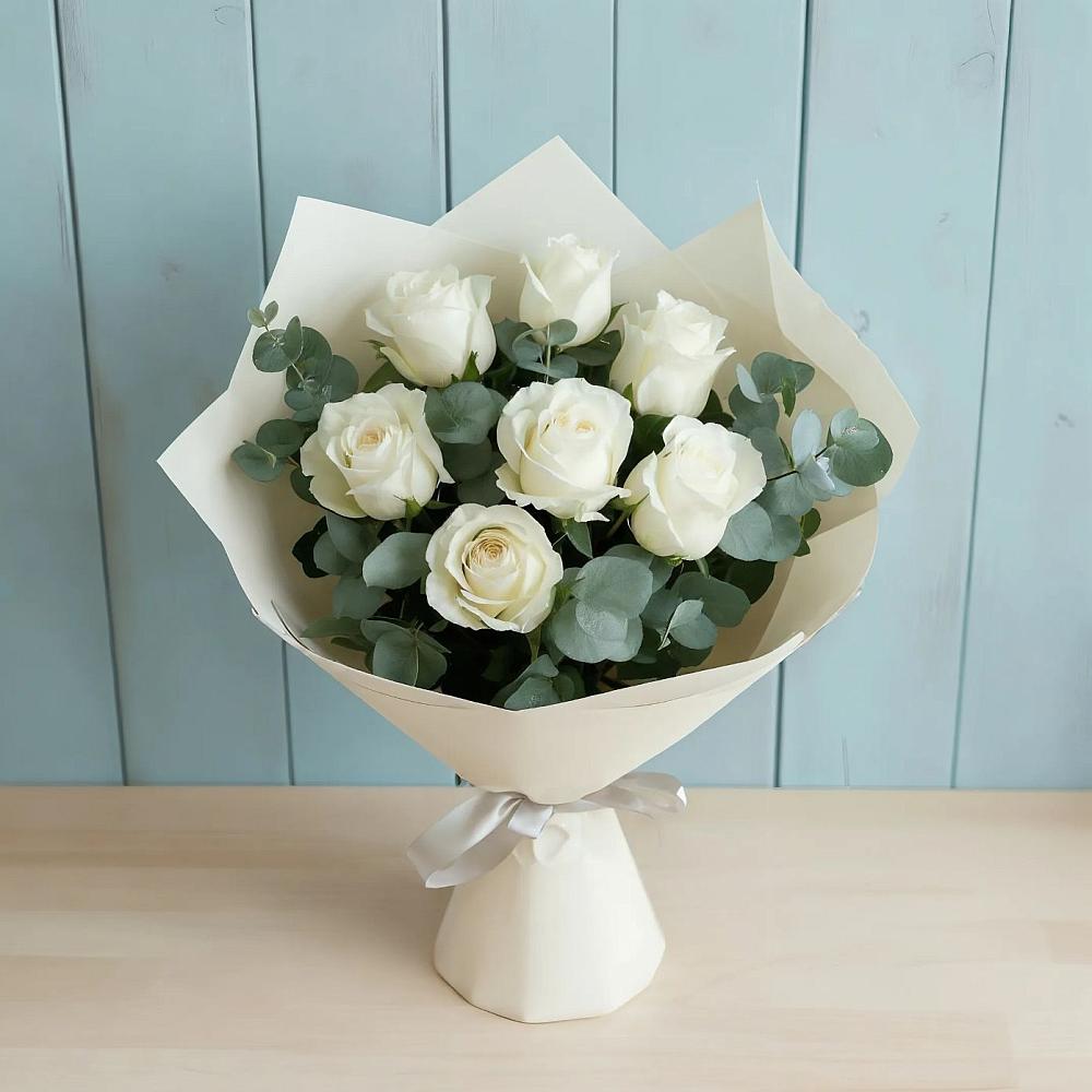 Букет Белые розы в Эвкалипте в Бытошь