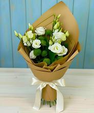 Букет цветов из:  Хризантемы и Лизиантусы в Бытошь