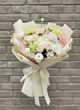 Букет цветов из:  Гвоздики, Розы, Лизиантусы и Хризантемы в Бытошь