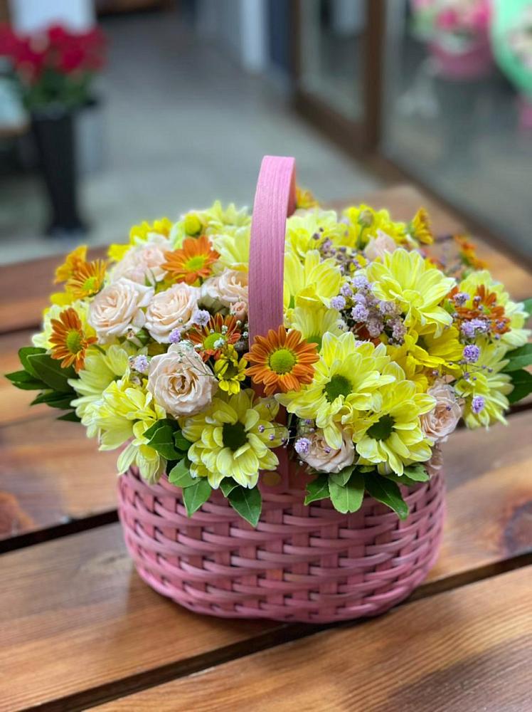 Цветочная композиция из Хризантемы и Розы в корзине в Бытошь