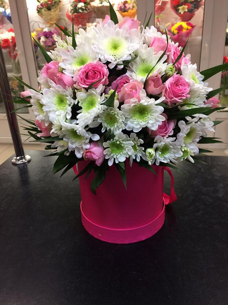 Цветочная композиция из Розы и Хризантемы в шляпной коробке в Бытошь