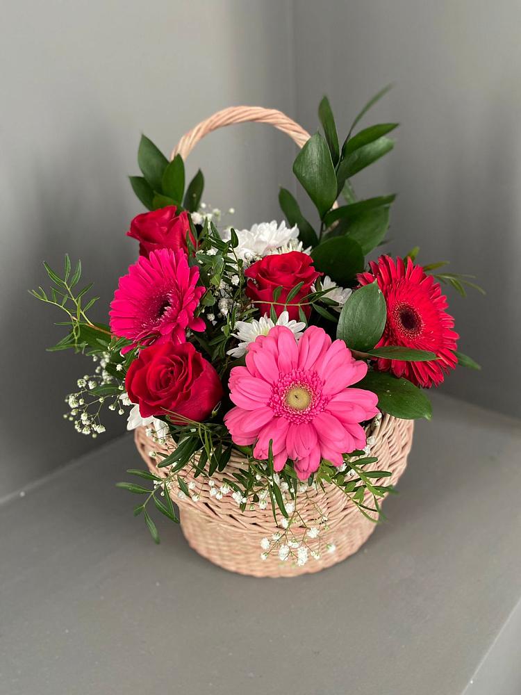Цветочная композиция из Розы, Хризантемы и Герберы в корзине в Бытошь