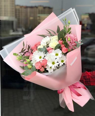 Букет цветов из: Розы, Лизиантусы и Хризантемы в Бытошь