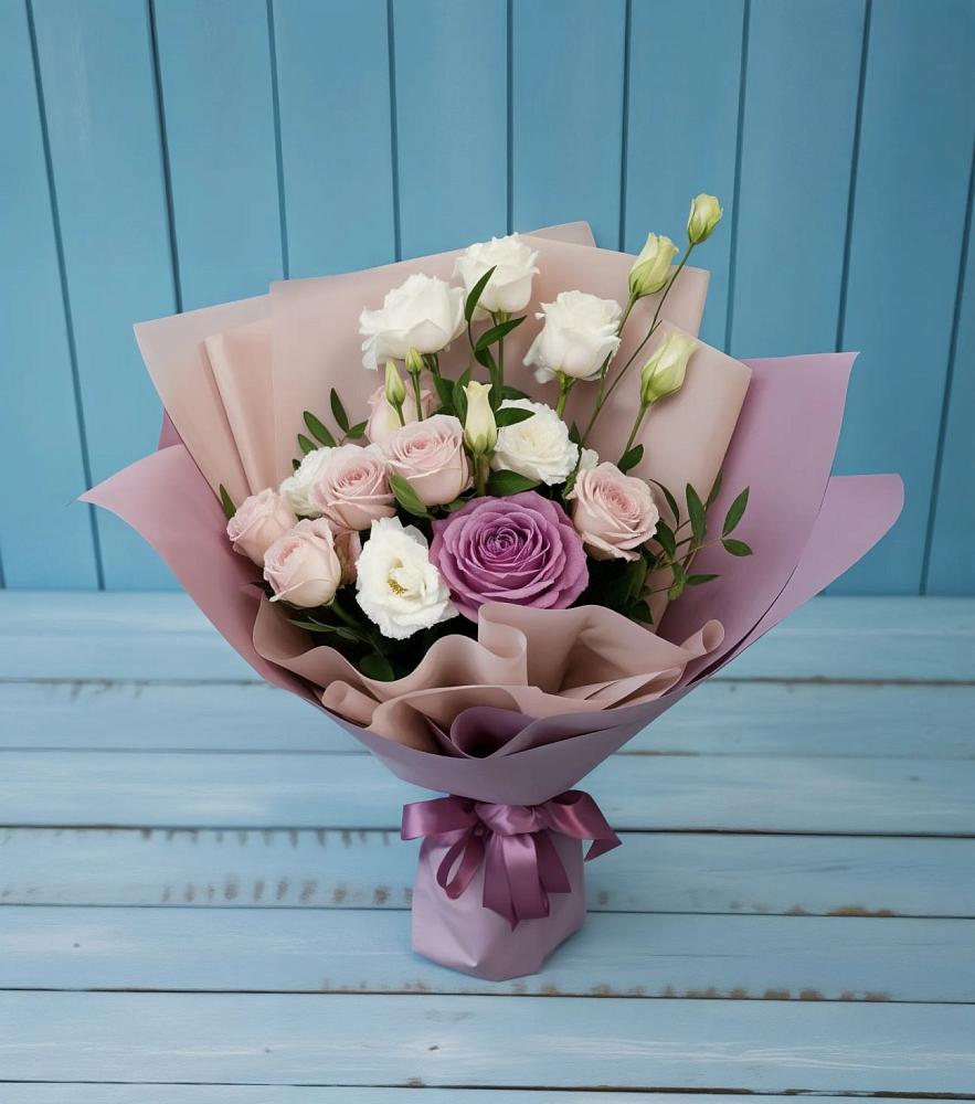 Букет цветов из: Розы и Лизиантусы в Бытошь